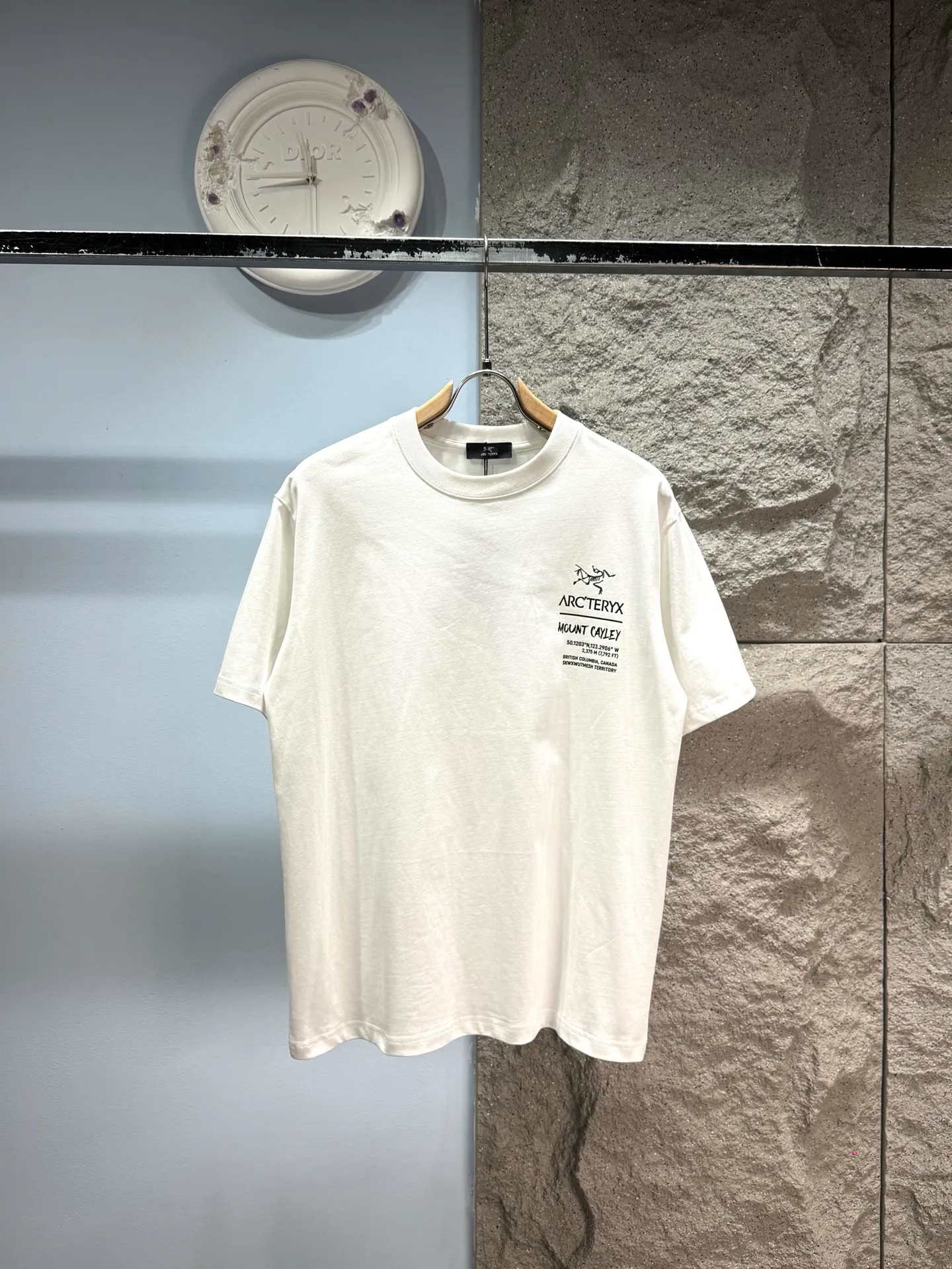 ARCTERYX* LEGENDSeries‼️ T ® 🖤Walk Gently Series COTTON CEDAR BARK T ， g ， ， 。 + ， ， ， 。 ⚠️ ： ⚠️SG 26310 Same Style 𝐂𝐎𝐋𝐎𝐔𝐑：White Black 𝐒𝐈𝐙𝐄：S-XXl